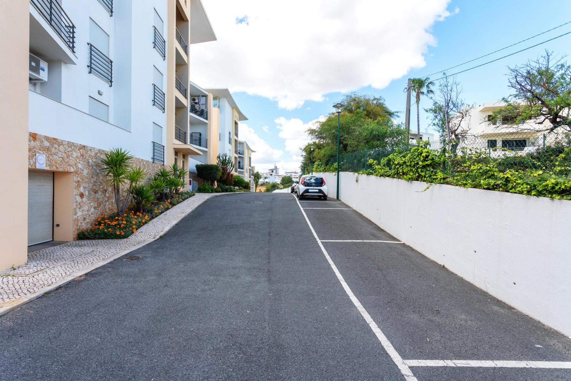 Homes Ocean View With Comfortable Terrace, 2 Swimming Pools & Tennis Court * Albufeira